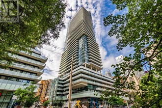 Building Photo - 161 Roehampton Ave