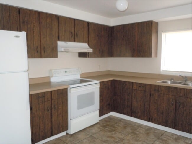 Building Photo - 1811 Sir Lancelot Dr