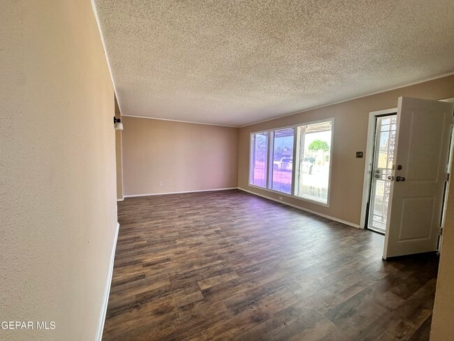 Building Photo - 1518 Clausen Dr