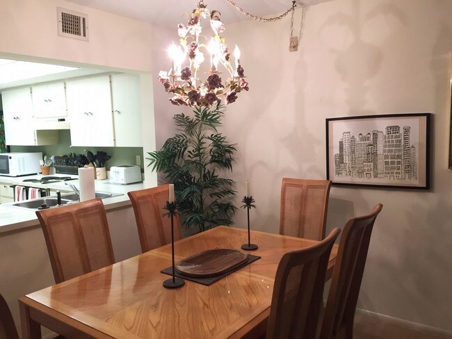 Foto del edificio - 5205 Wedgewood Ln
