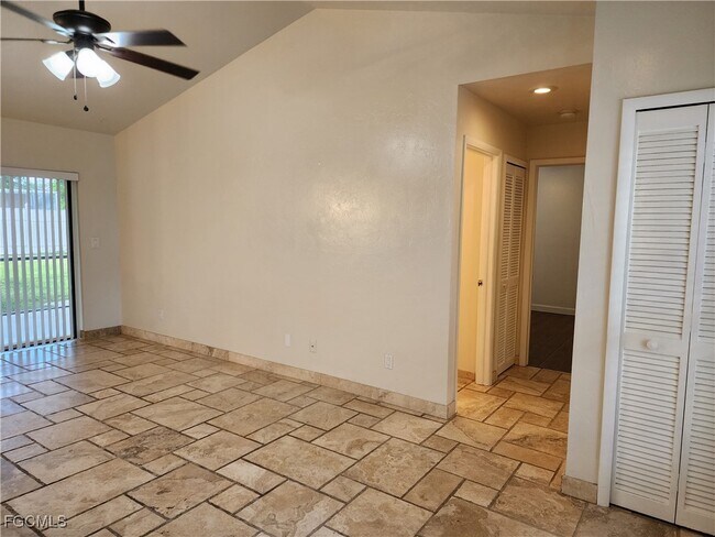 Foto del edificio - 612 SW 8th Ct