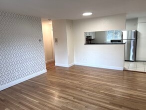 Building Photo - 25 Lionel Ave