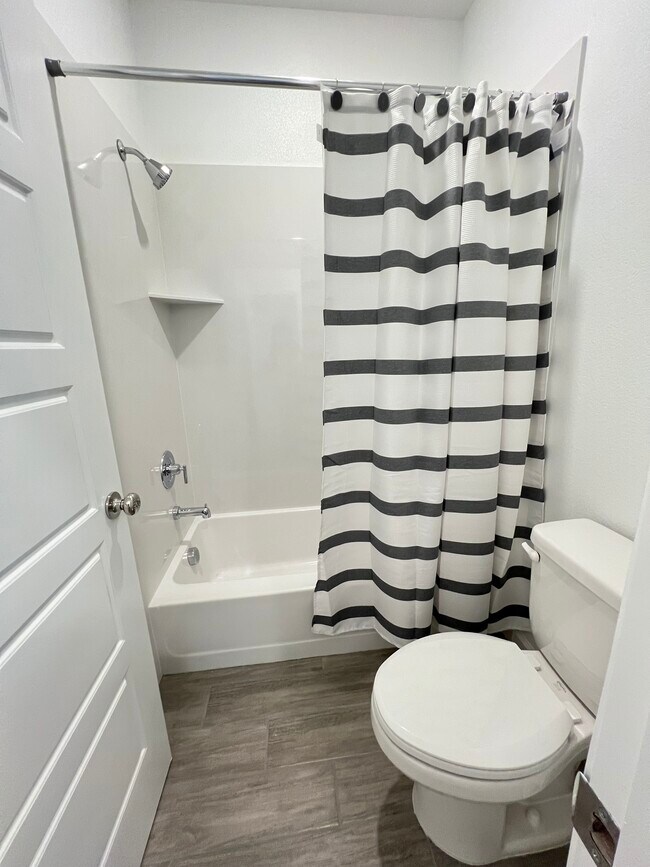 Photo - 8877 Monroe Dr House