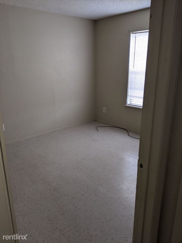 Building Photo - 3 br, 1.5 bath Apartment - 511  Reagan Rd
