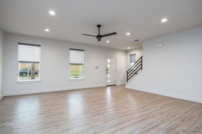 Foto del edificio - 220 Pecan St