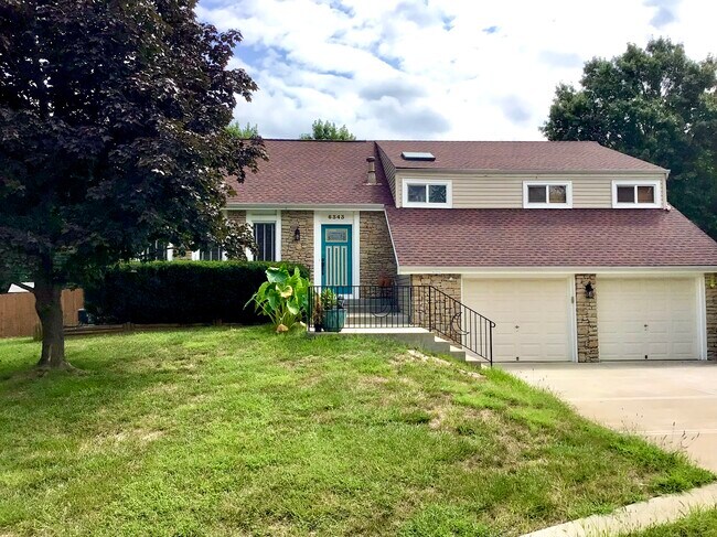 Building Photo - 6343 Woodstock St