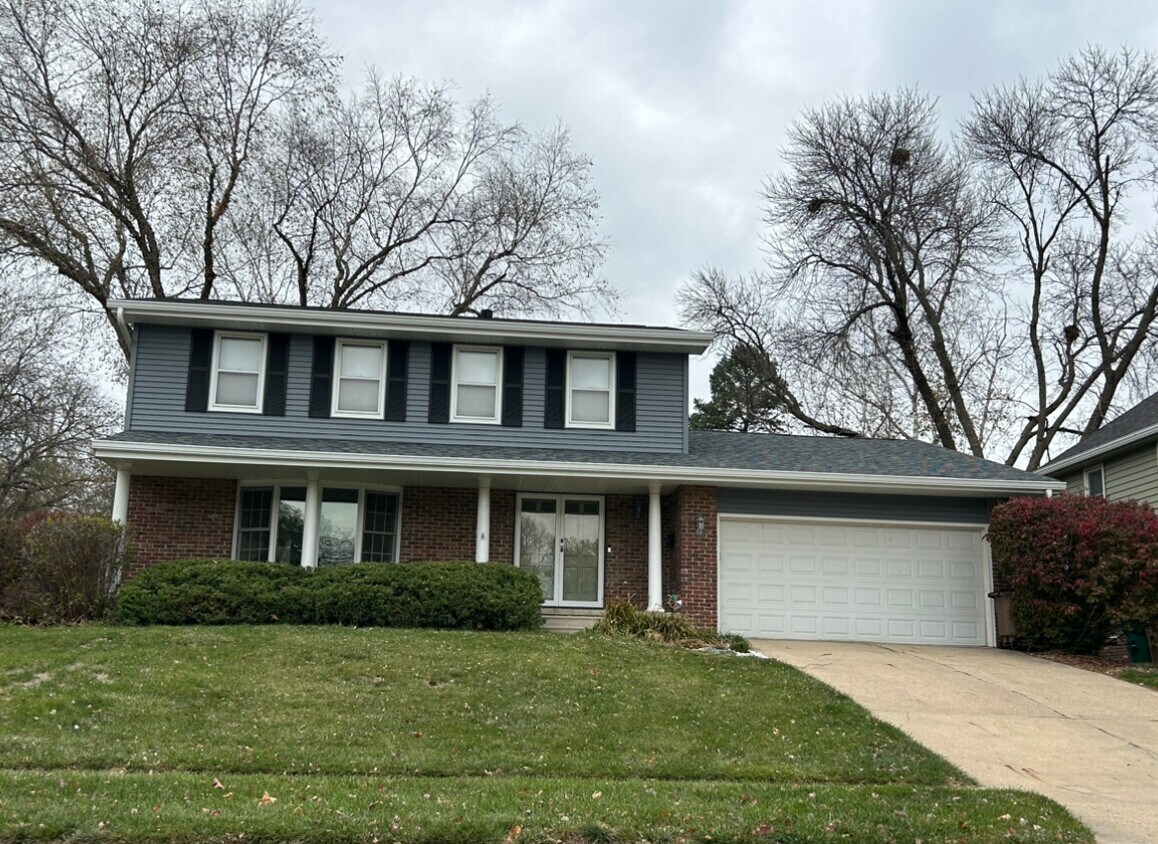 Primary Photo - 2315 Crown Flair Dr