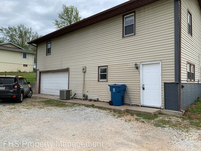 Building Photo - 3 br, 2.5 bath House - 703 N. 36th Street