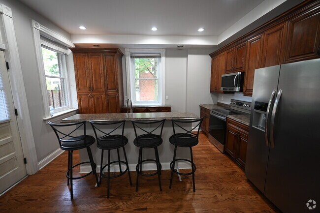 Uptown Richmond Apartments for Rent with High Ceilings - Richmond, VA ...