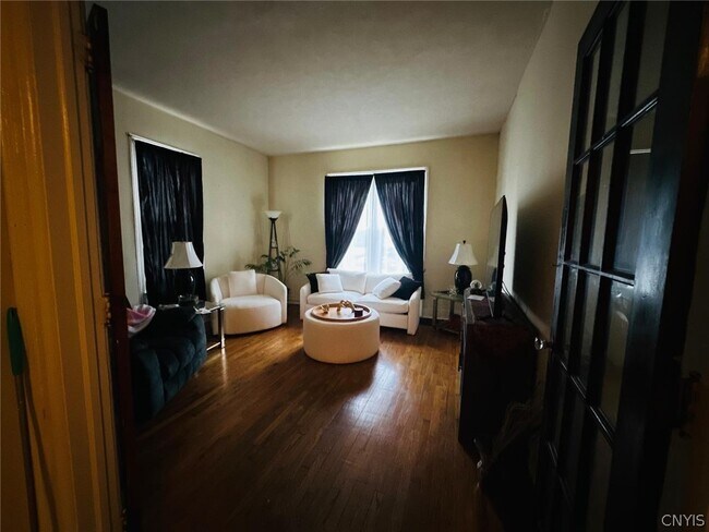 Foto del edificio - 8 Greenbush St