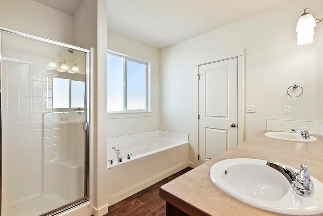 Building Photo - 3 Bedroom. 2 Bathroom House in Nampa