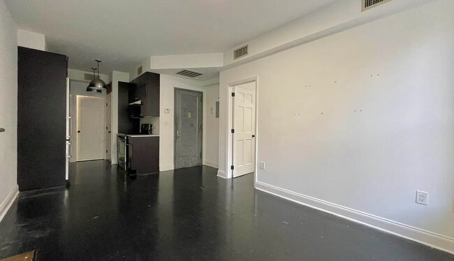Foto del edificio - 223 W 11th St