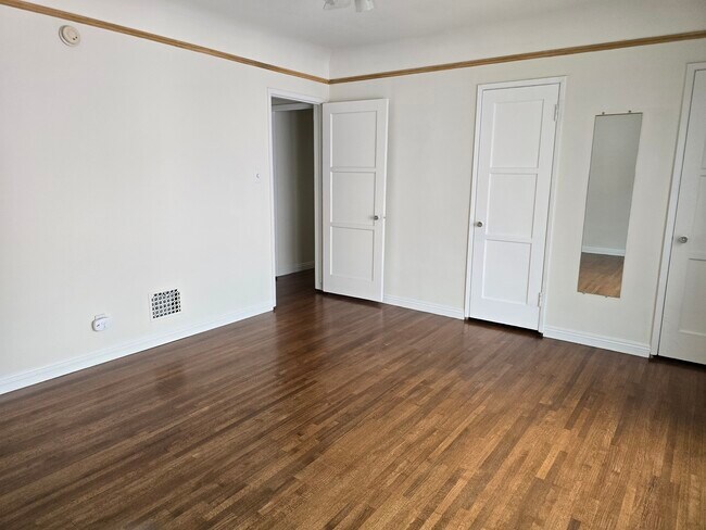 Foto del edificio - 1233 S Orange Grove Ave