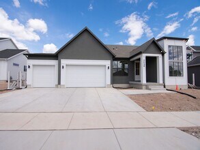 Building Photo - 3038 Kingbird Dr