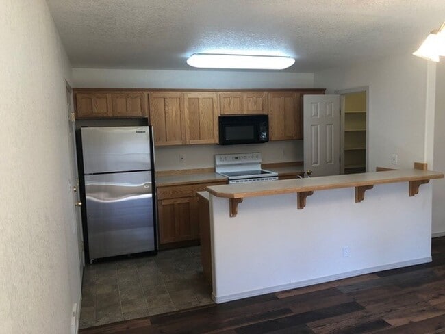 Building Photo - Live in Town-Sisters Oregon