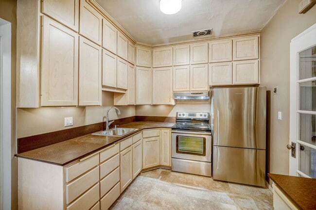 Building Photo - Montlake/Madison Park Area | Remodeled 3 Bed + Bonus Spaces | Arboretum Access