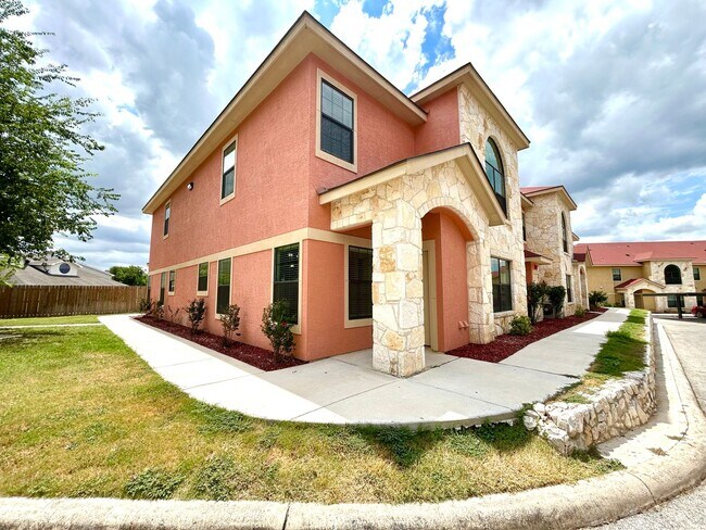 Building Photo - **APPLICATION RECEIVED** AVAILABLE NOW! 3 ...