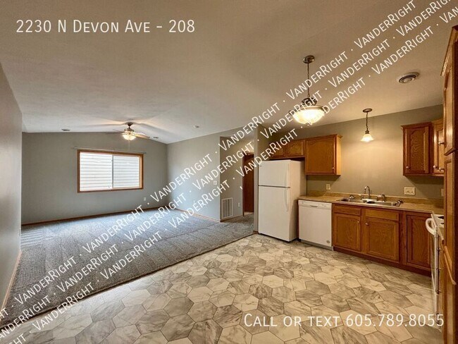 Foto del edificio - 2230 Devon Ave