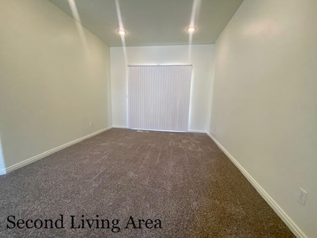 Building Photo - SPACIOUS HOME FOR RENT! + MOVE IN SPECIAL