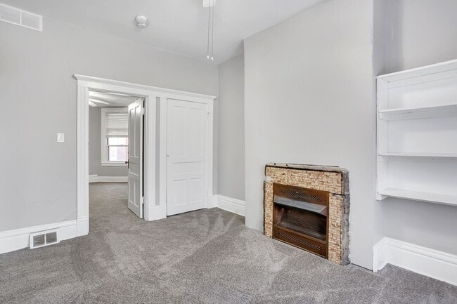 Building Photo - 5 Bed 2.5 Bath - Central Oakland.  ALL UPD...
