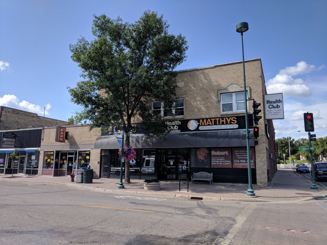 Building Photo - 108 E Lincoln Ave