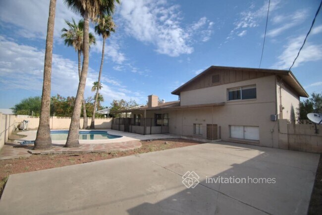 Building Photo - 4033 W San Juan Ave