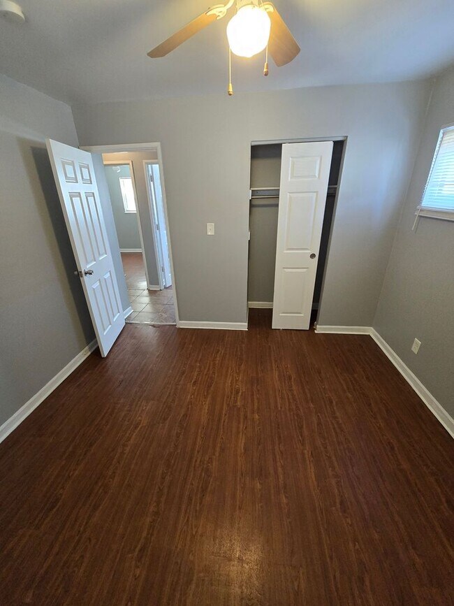 Building Photo - 3 BEDROOM SINGLE FAMILY