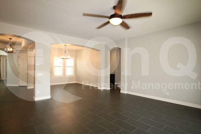 Building Photo - 3850 E Carob Dr