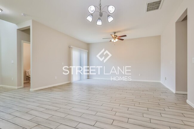 Building Photo - Charming 4 bedroom home in Phoenix!
