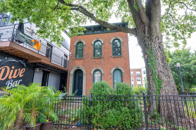 Building Photo - 2606 Short Vine St