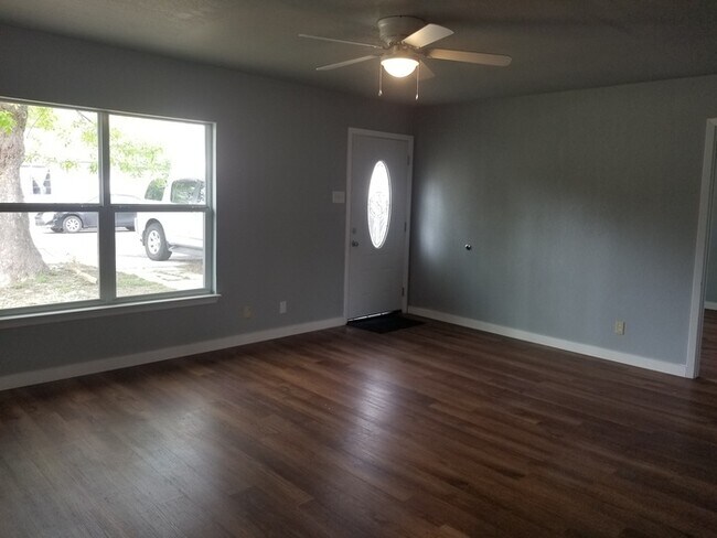 Foto del edificio - Recently Remodeled!