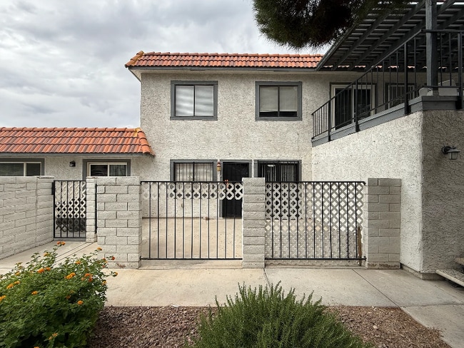 Building Photo - 1029 Willow Tree Dr