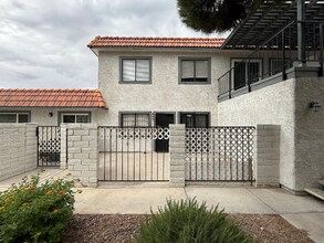 Building Photo - 1029 Willow Tree Dr