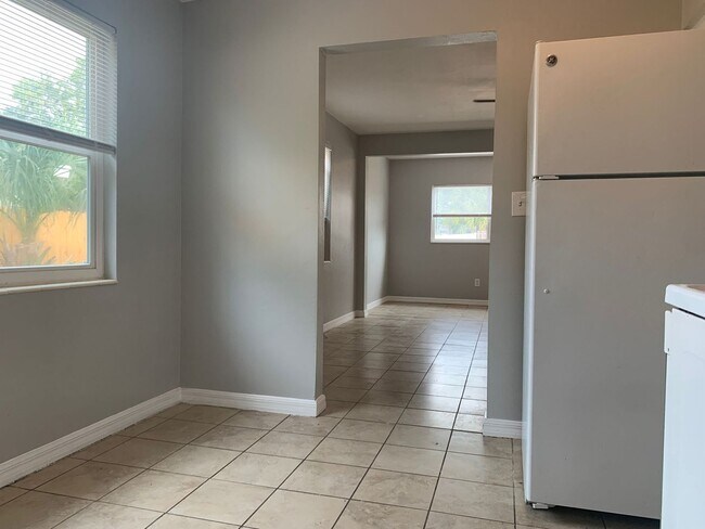 Building Photo - Modest 3BR/2BA home in Northeast Gulfport