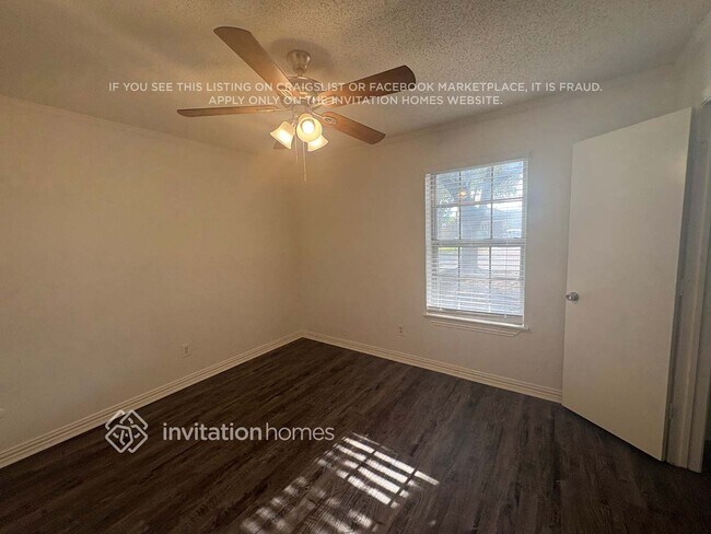 Foto del edificio - 5205 Hideaway Ct