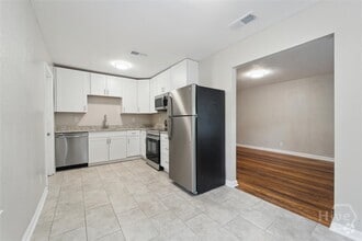 Building Photo - 1315 E 55th St