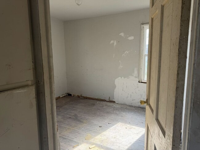 Photo - South Side 2Bed Make Ready Home! New Roof and Windows!!