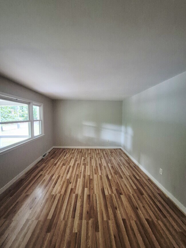 Foto del edificio - 3041 Clintwood Rd