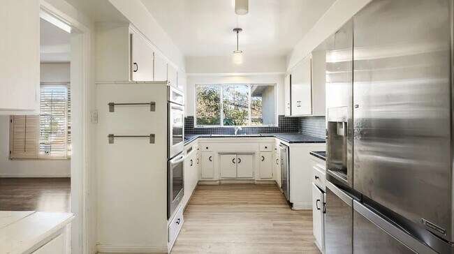 Building Photo - 3355 Barbydell Dr