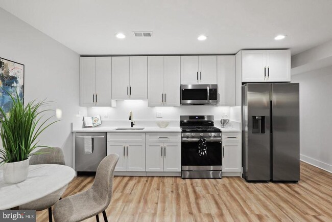 Building Photo - 5522 13th St NW