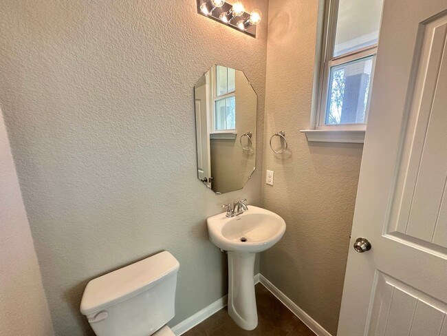 Building Photo - NEW MANAGEMENT IN ROUND ROCK TX!!!!!