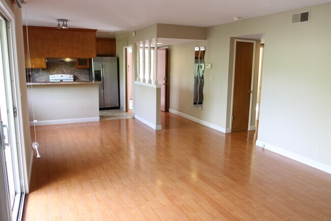 Building Photo - 10255 Oasis Ct