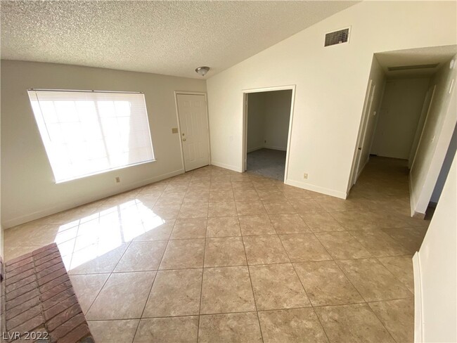 Building Photo - 1581 Foxglove Dr