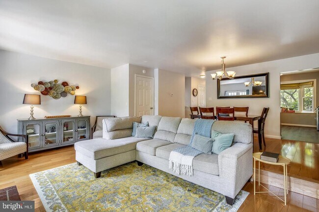 Building Photo - 8221 Cedar Landing Ct