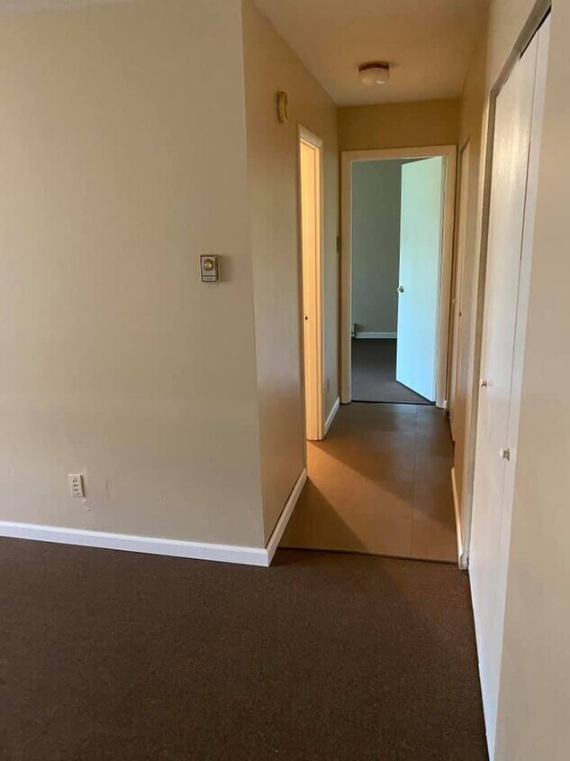 7596 Hazelcrest Dr Unit A, Hazelwood, MO 63042 Condo for Rent in