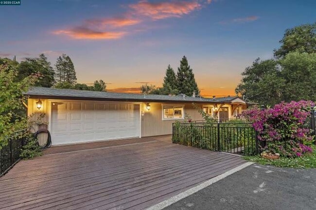 Building Photo - 38 Saint Stephens Dr