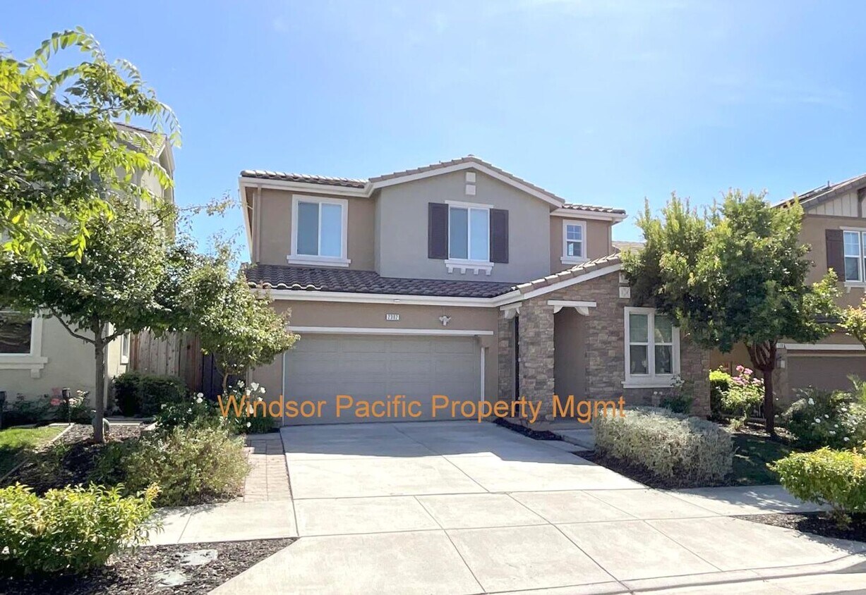 Primary Photo - APPLICATION PENDING - Panoramic Views ! Mo...
