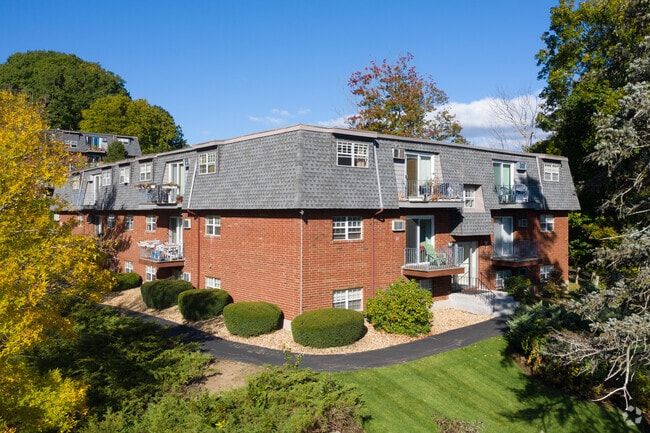Building Photo - Gardner Lake Village - 100-106 WHITEHALL RD AMESBURY, MA 01913
