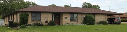 Building Photo - 1063 Neil Cir N