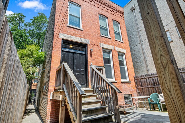 Foto del edificio - 2144 W Potomac Ave